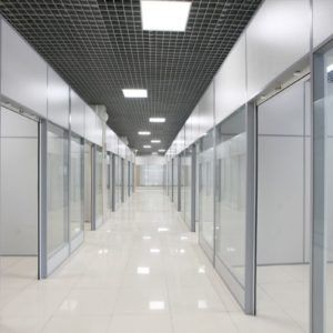 Торговая алюминиевая перегородка в торговый центр Торговая алюминиевая перегородка в торговый центр