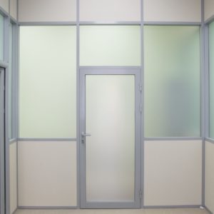 Витражная алюминиевая перегородка с матовым стеклом
